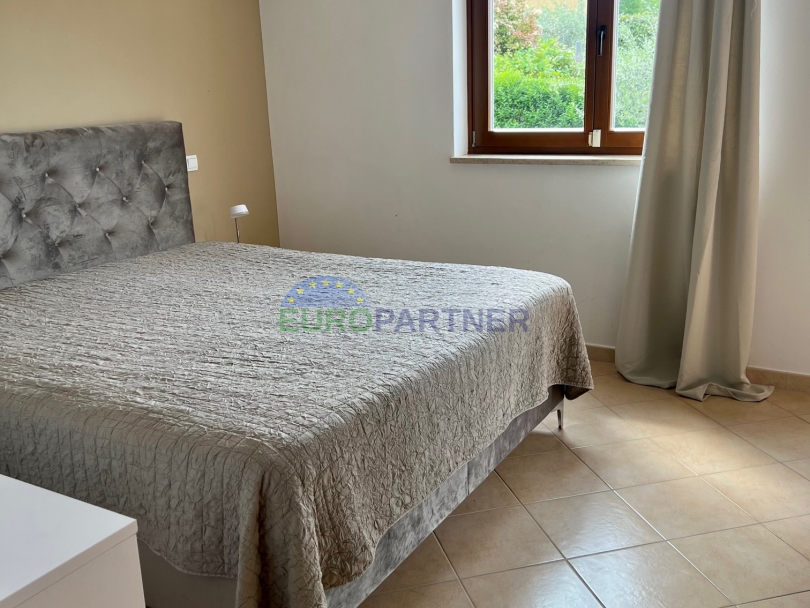 Ku&cacute;a s prekrasnim otvorenim pogledom na prirodu&comma; Pore&ccaron;&comma; 7km od mora