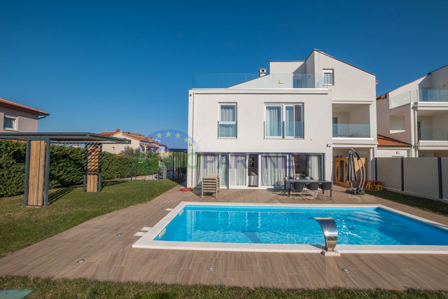 Casa, 270 m2, Vendita, Poreč