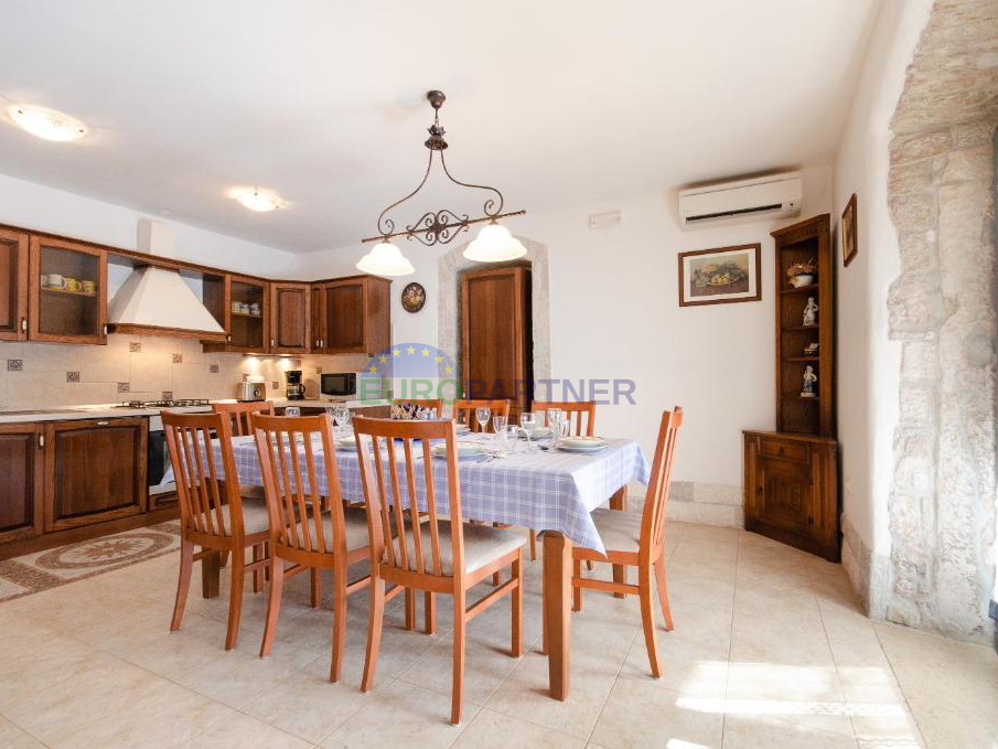 Istra, kamena kuća u okolici Rovinja