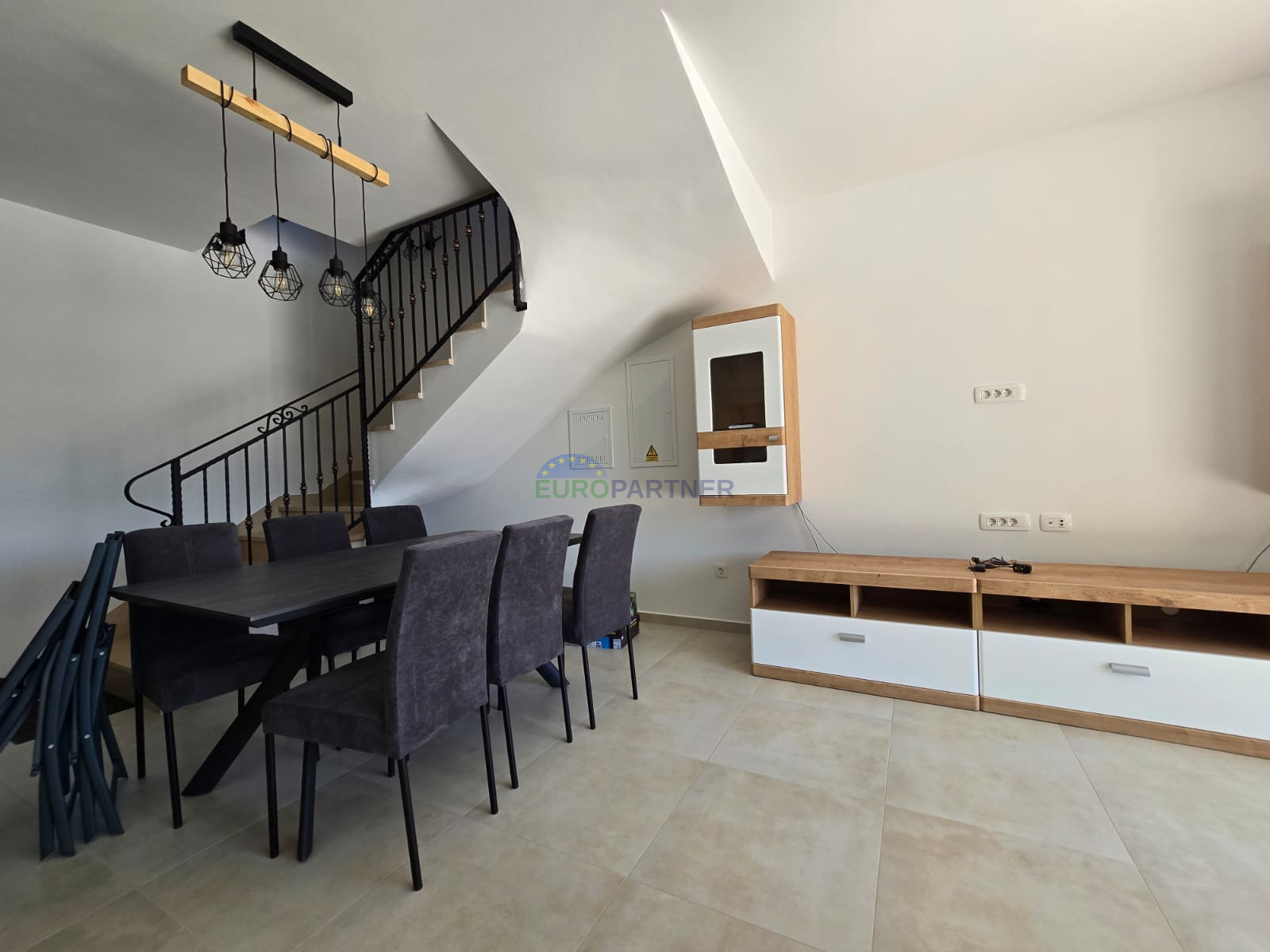 Elegantes modernes Doppelhaus mit Pool in Funtana