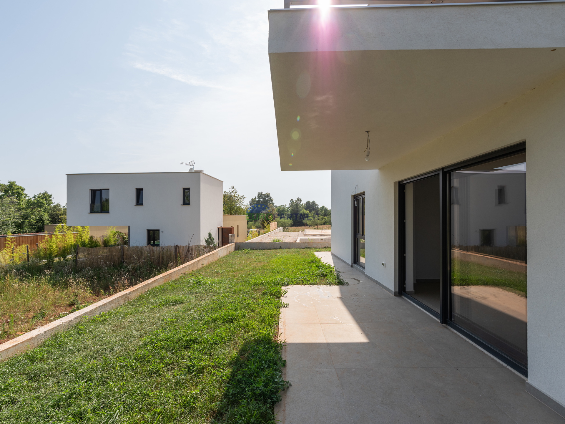 Appartamento al piano terra con giardino, a 1 km dal mare, zona Parenzo