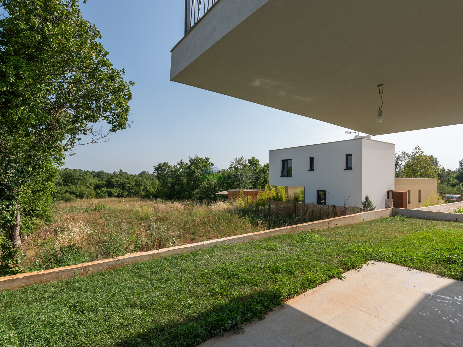 Appartamento al piano terra con giardino, a 1 km dal mare, zona Parenzo