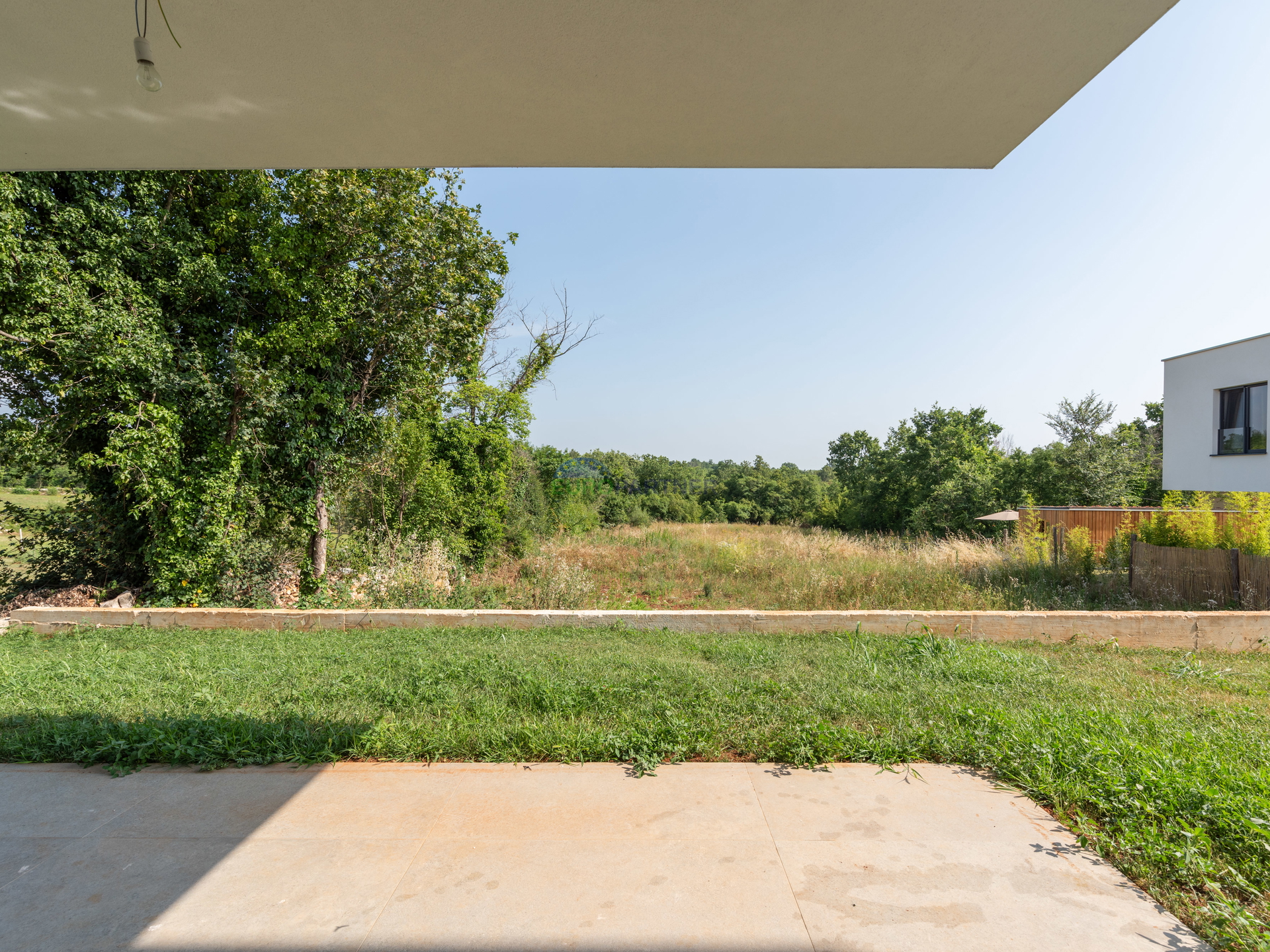 Appartamento al piano terra con giardino, a 1 km dal mare, zona Parenzo