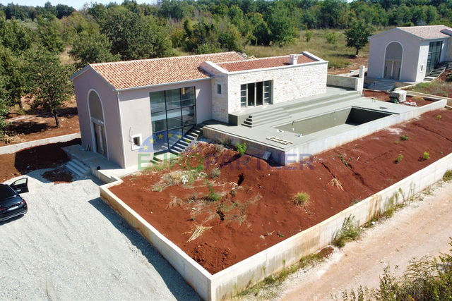 Casa, 230 m2, Vendita, Poreč