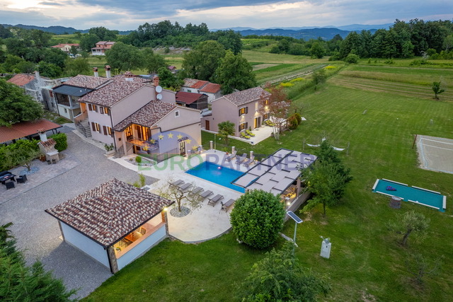 Casa, 420 m2, Vendita, Pićan