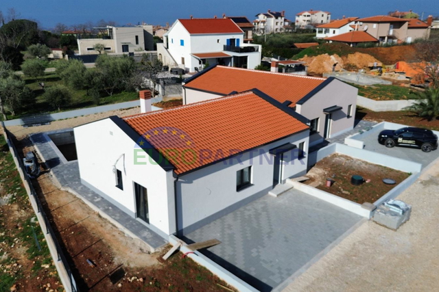 Casa bifamiliare con piscina, Parenzo, dintorni