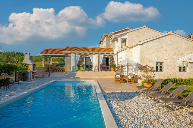 Bellissima villa mediterranea, a 12 km da Parenzo