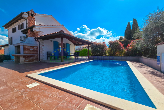 Višnjan, beautiful house with swimming pool and outdoor grill