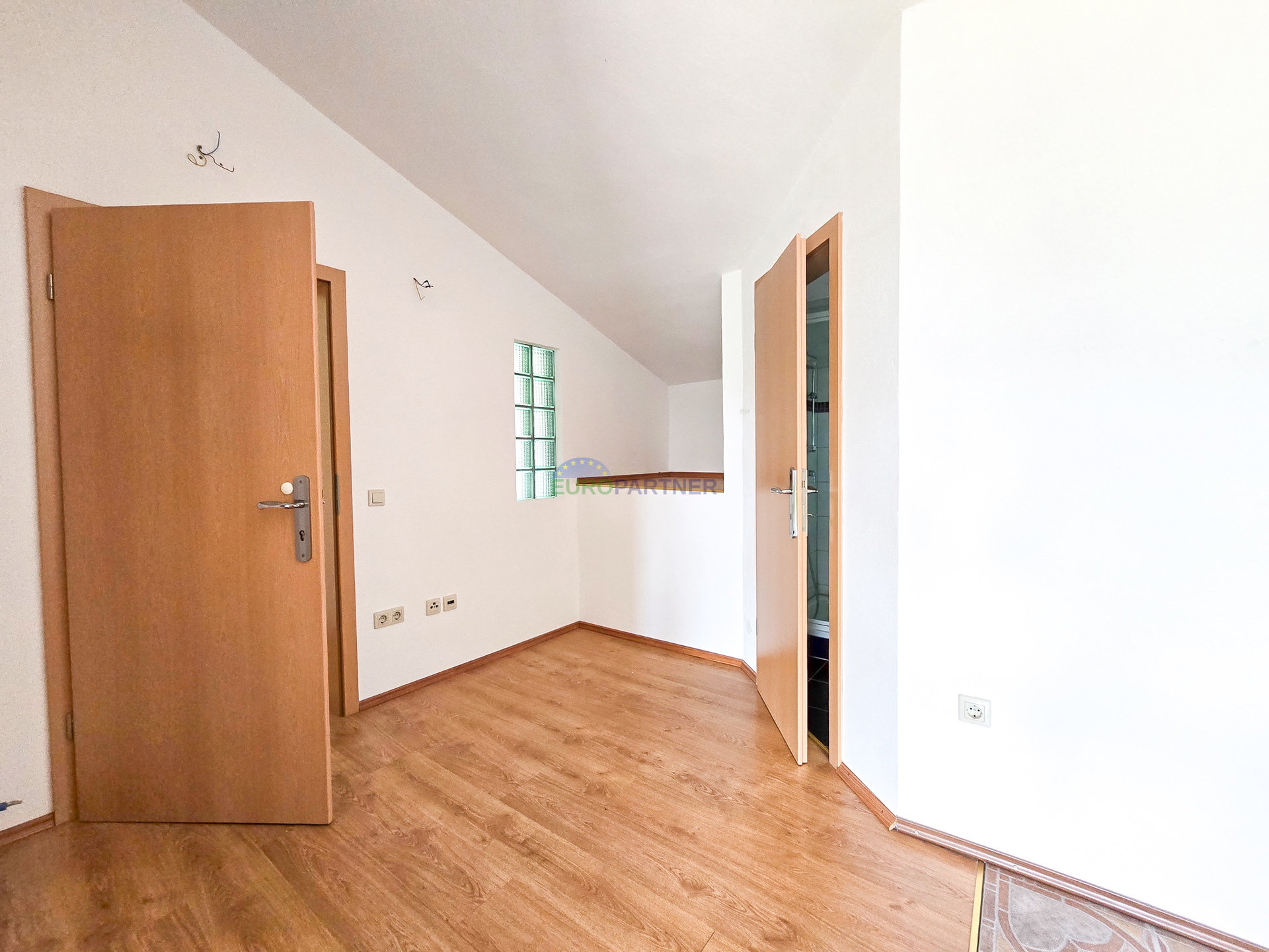 Haus mit Pool und großem Grundstück, 10 km von Poreč entfernt