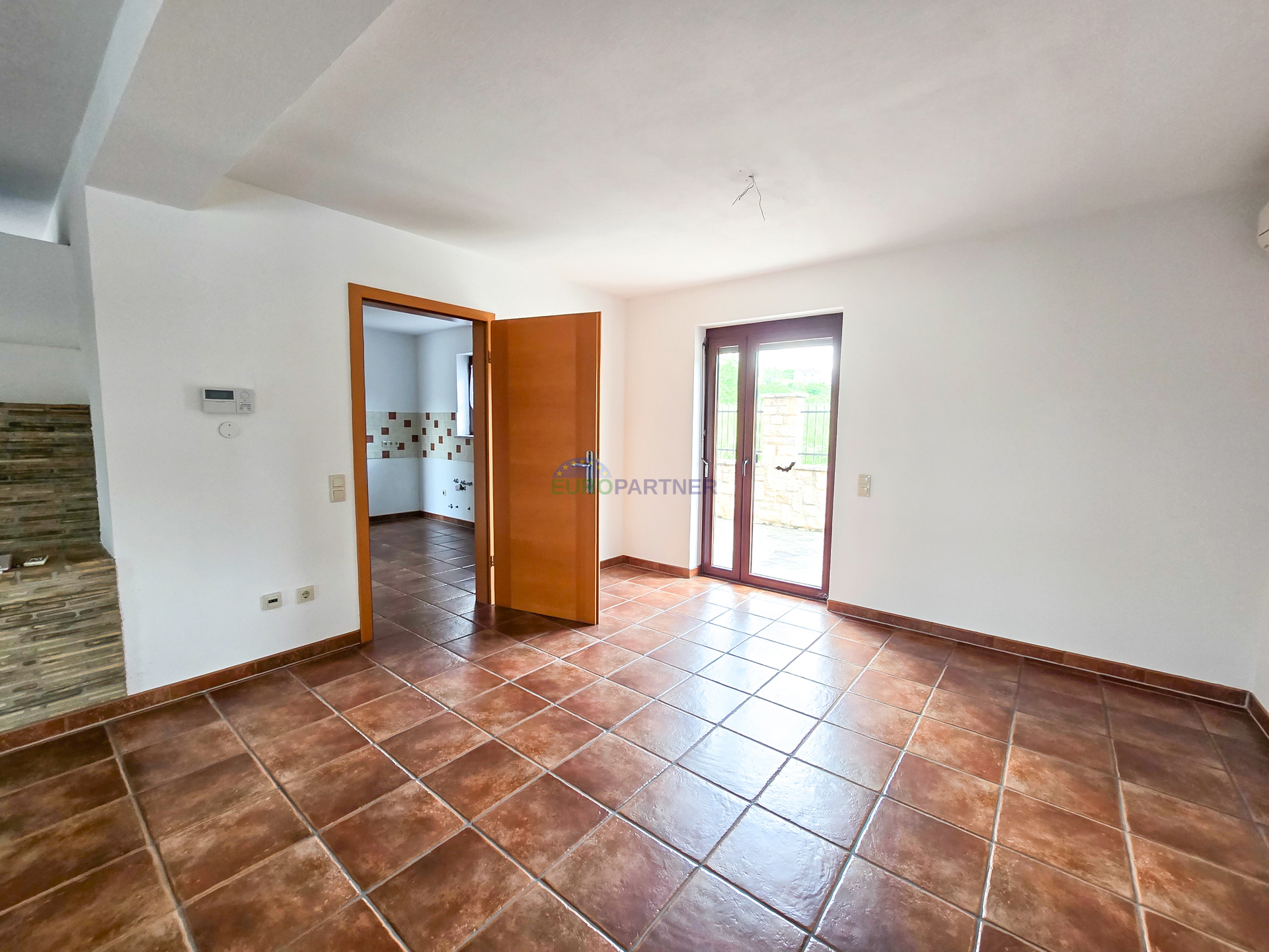 House with a swimming pool and large yard, 10 km from Poreč
