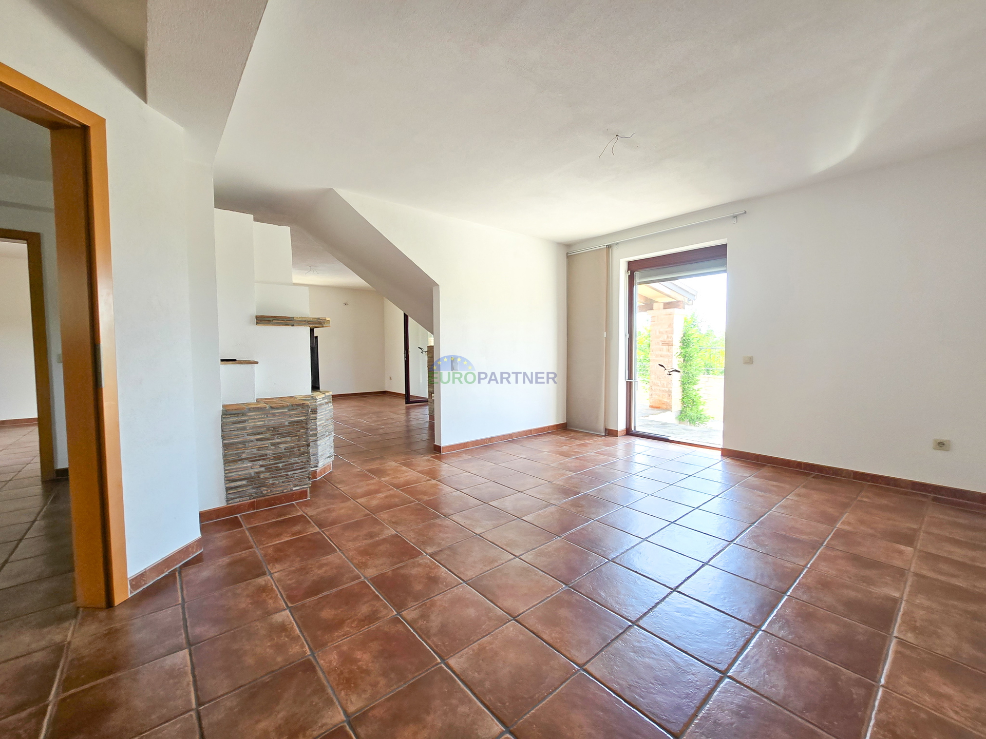 Haus mit Pool und großem Grundstück, 10 km von Poreč entfernt