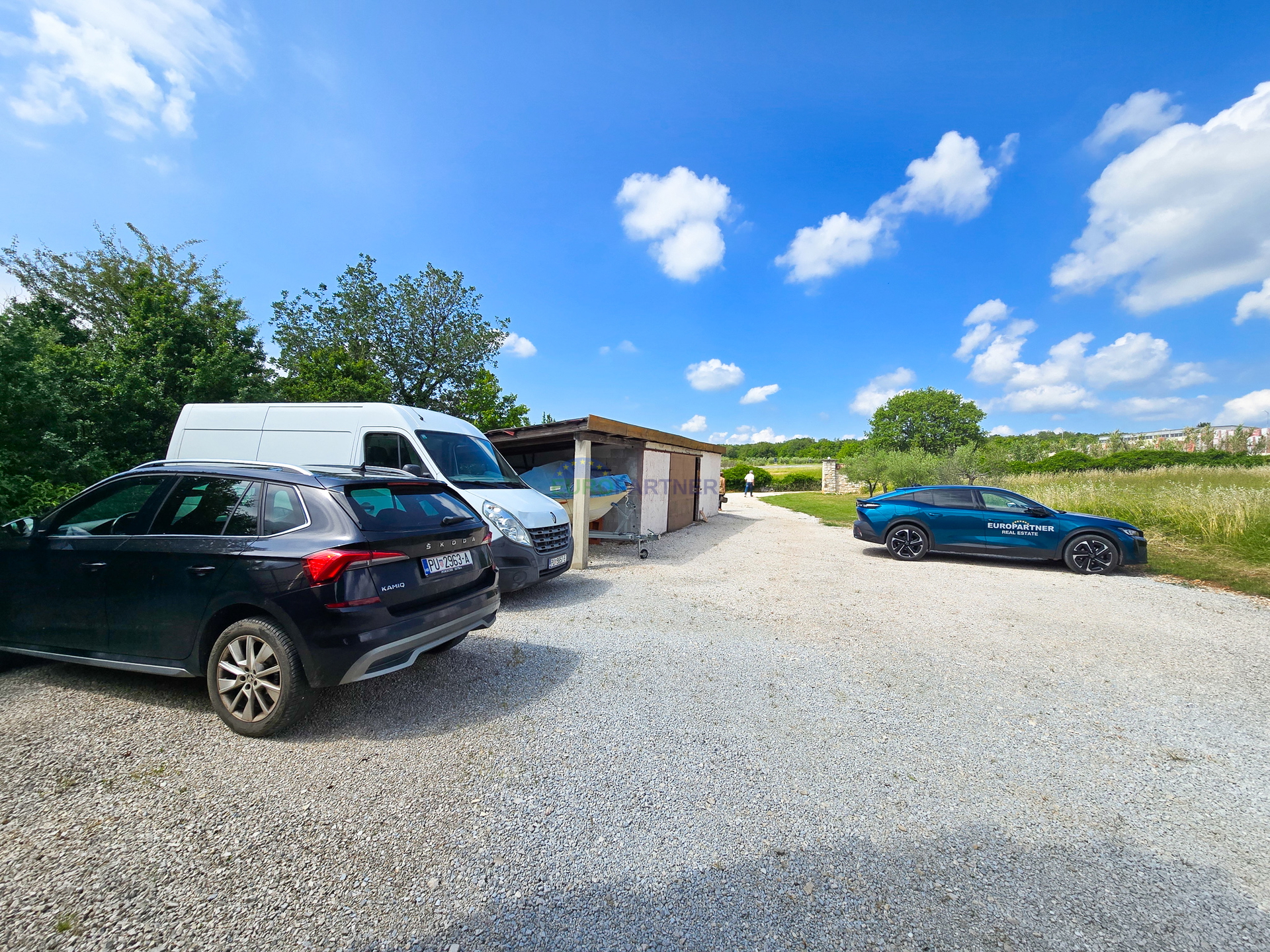 Haus mit Pool und großem Grundstück, 10 km von Poreč entfernt