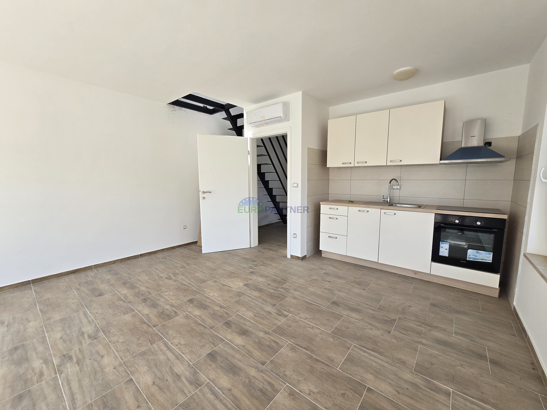 Apartmenthaus mit Meerblick, 10km von Poreč