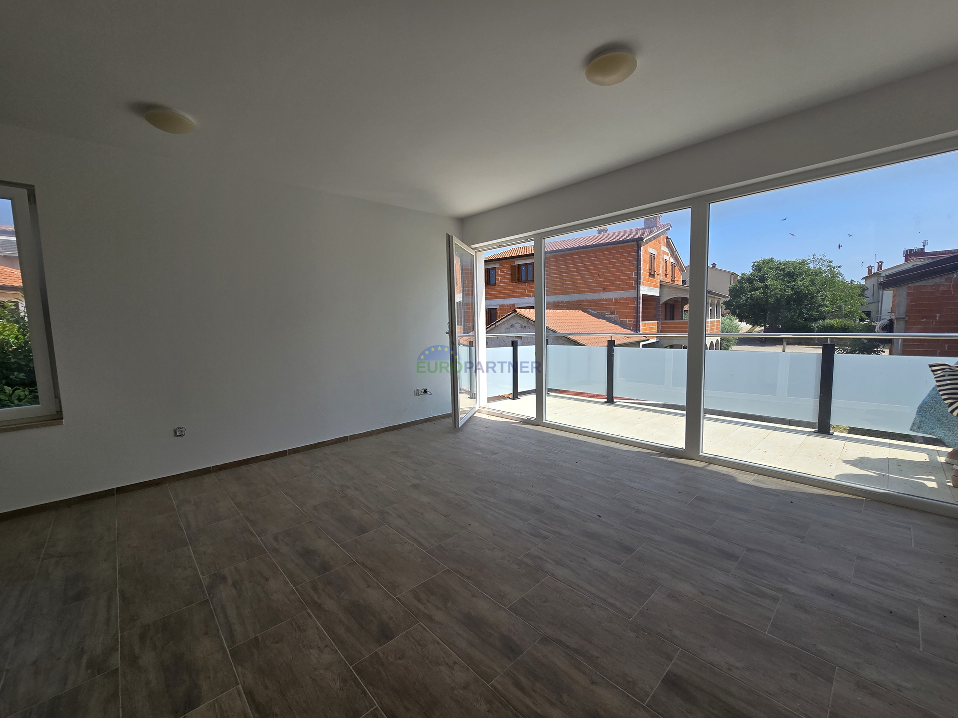 Apartmenthaus mit Meerblick, 10km von Poreč