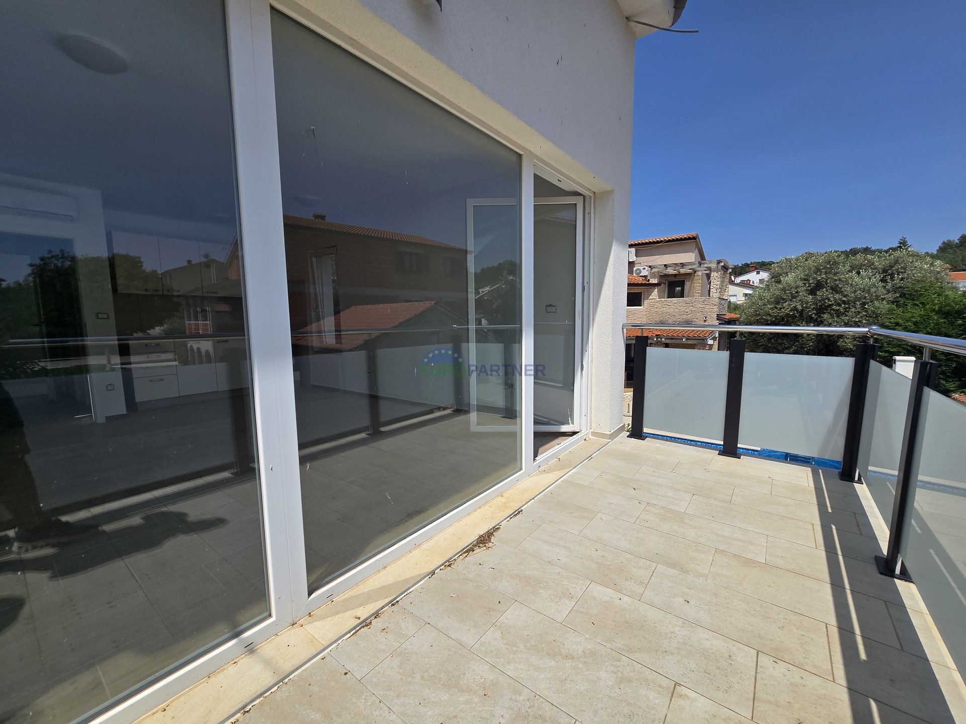 Apartmenthaus mit Meerblick, 10km von Poreč