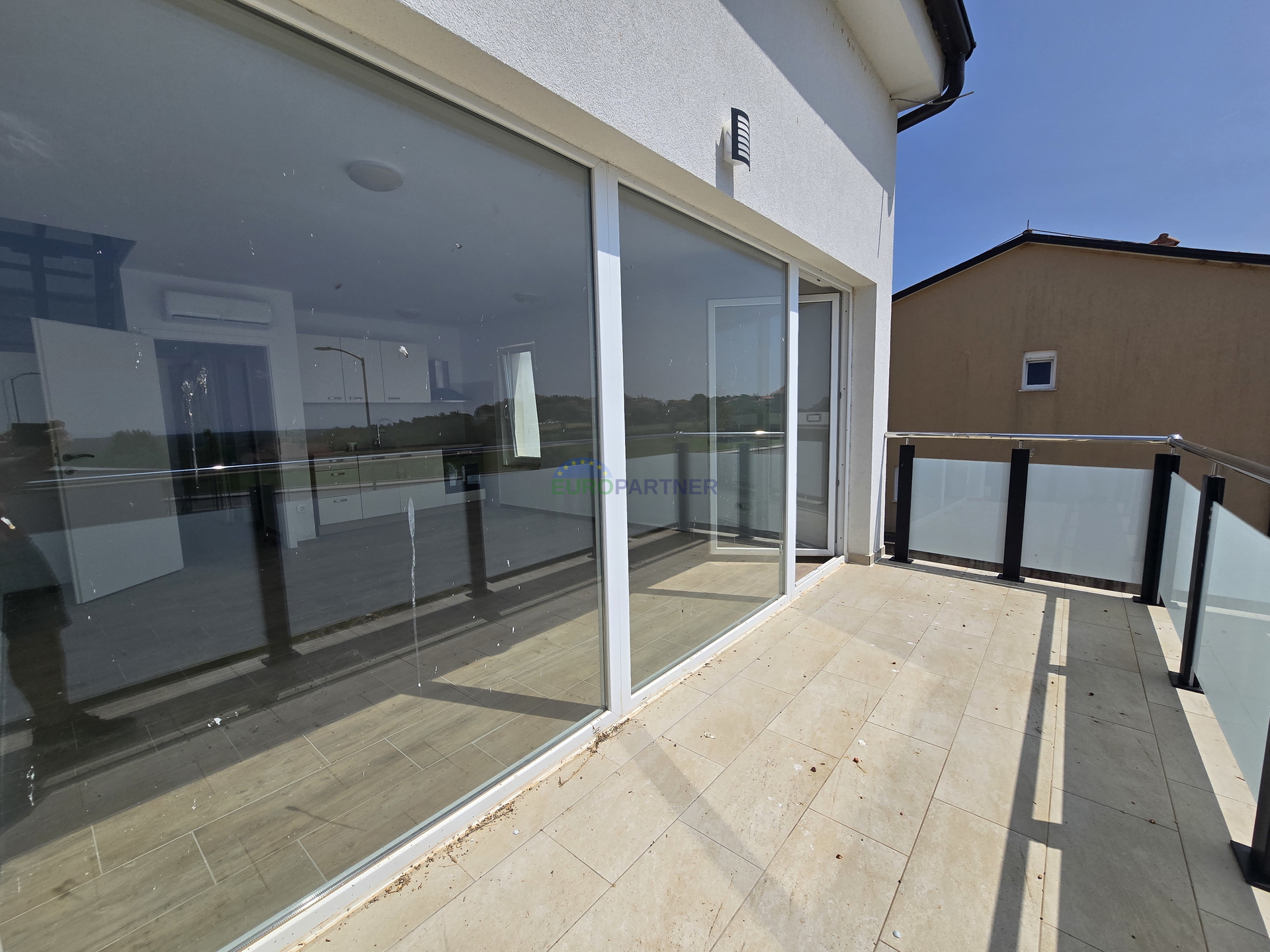 Apartmenthaus mit Meerblick, 10km von Poreč