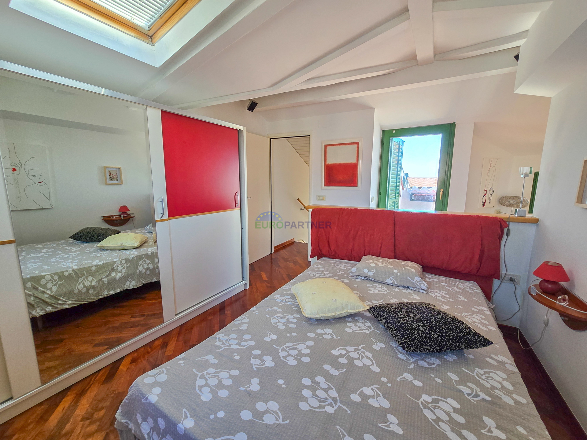 Haus mit 2 Wohnungen 200 m vom Meer entfernt, Poreč