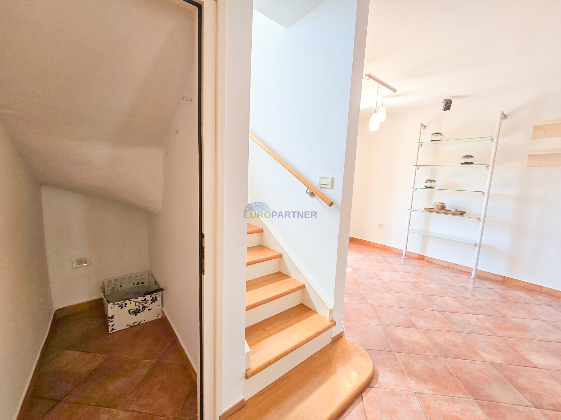 Haus mit 2 Wohnungen 200 m vom Meer entfernt, Poreč