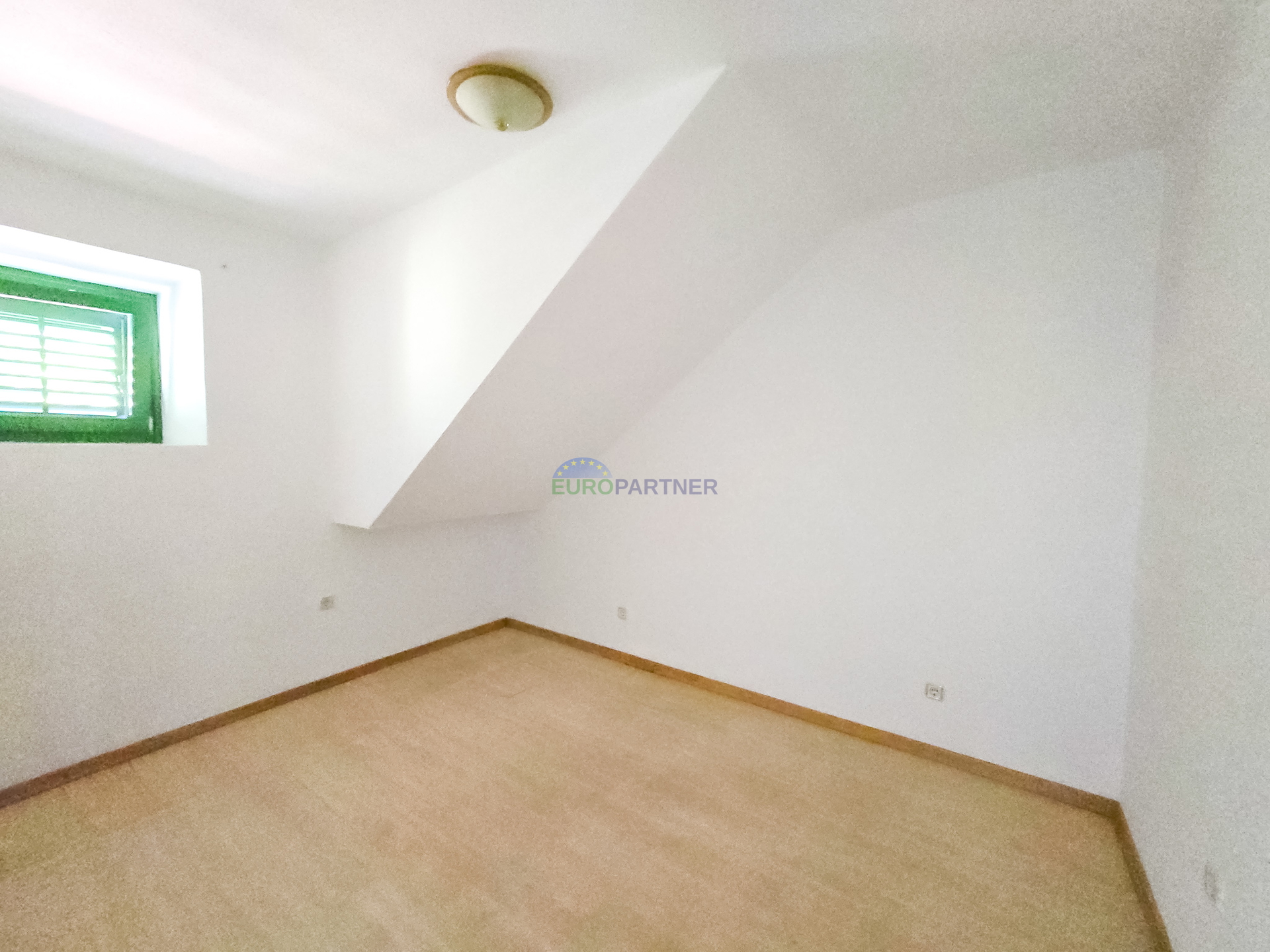 Haus mit 2 Wohnungen 200 m vom Meer entfernt, Poreč