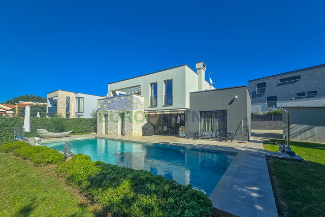 Villa of modern architecture and design with 4 bedrooms just 2 km from the center of Porec