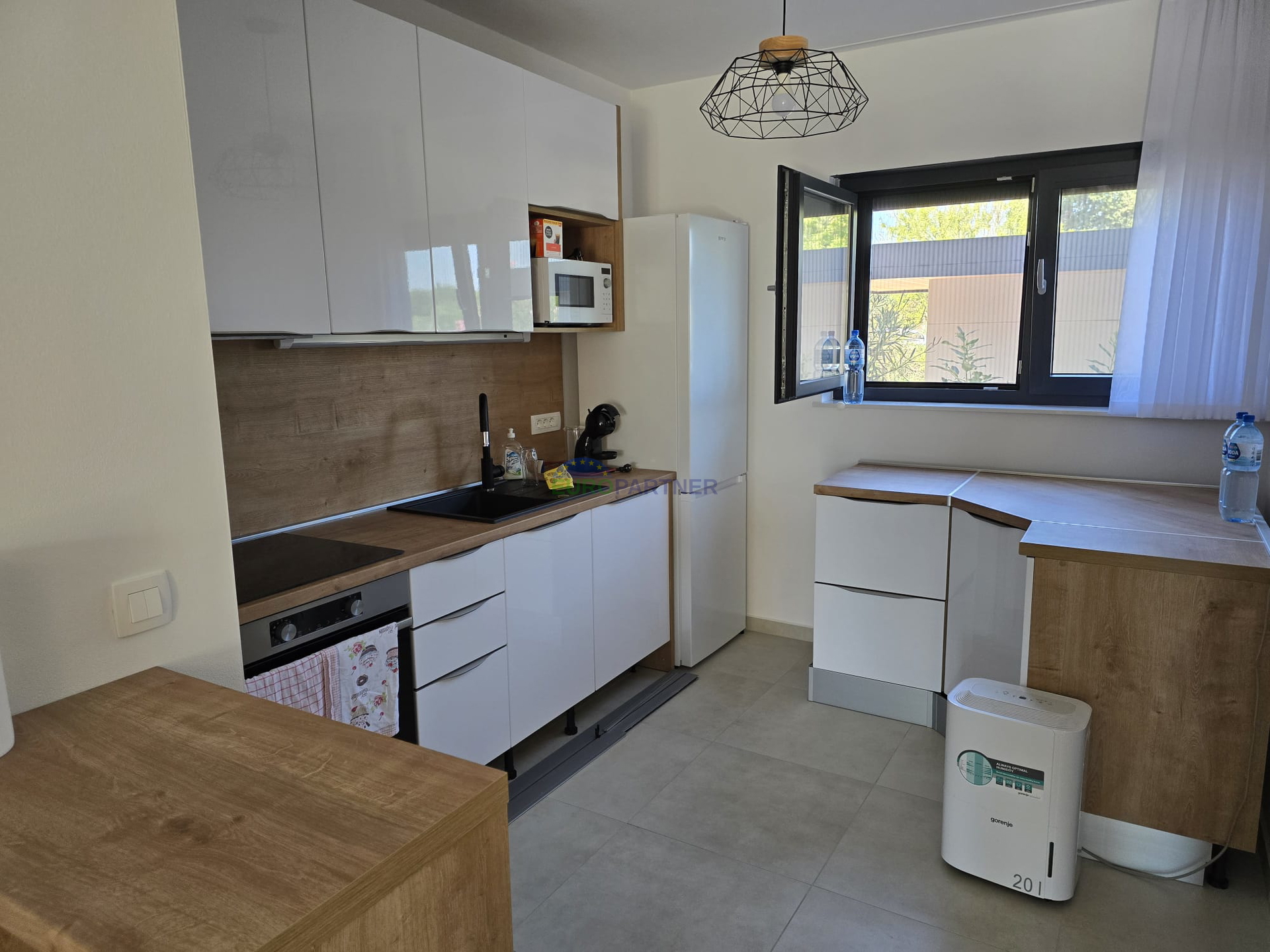 Elegantes modernes Doppelhaus mit Pool in Funtana