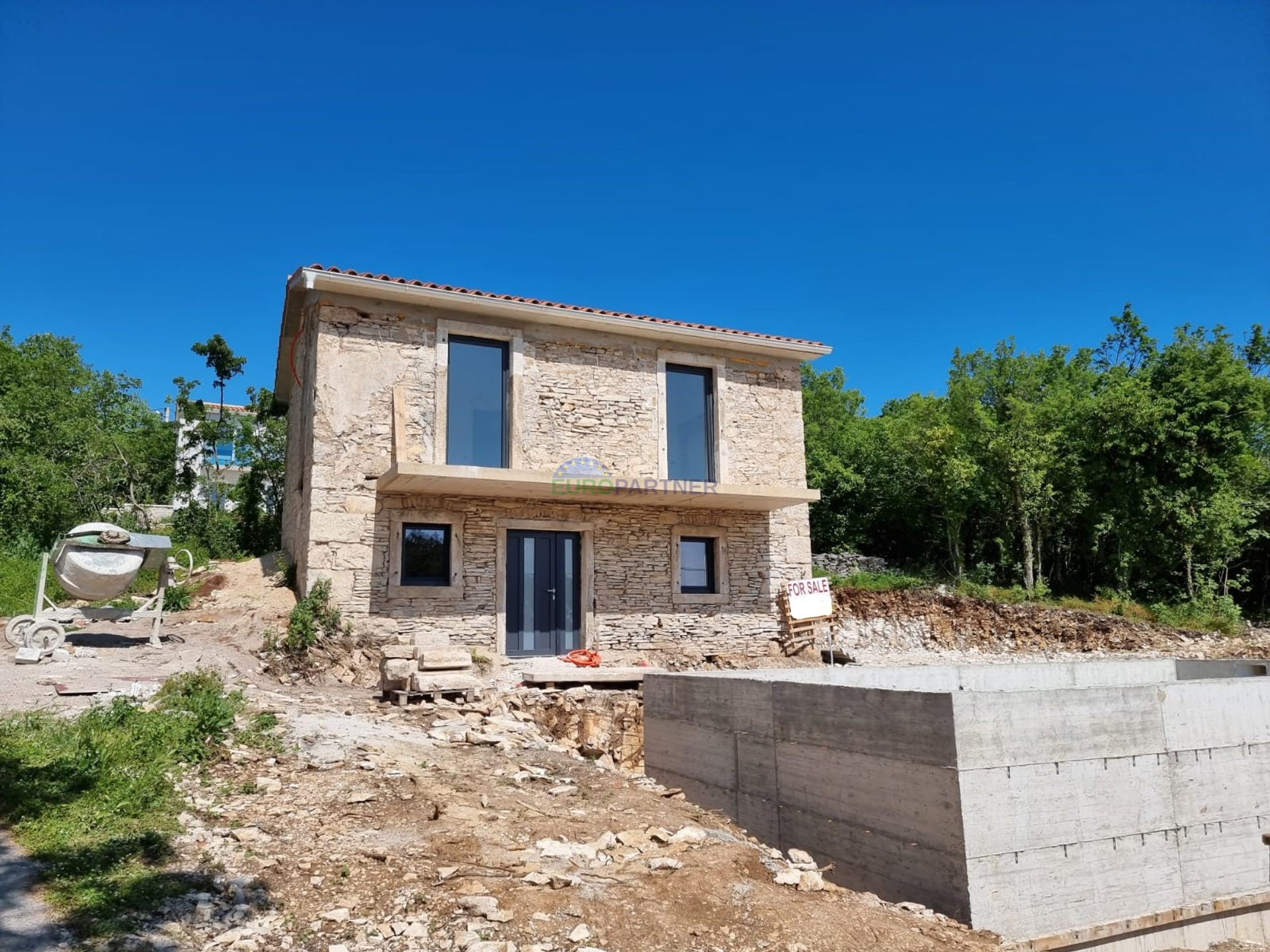 Una casa in pietra nelle vicinanze di Albona con vista sul mare