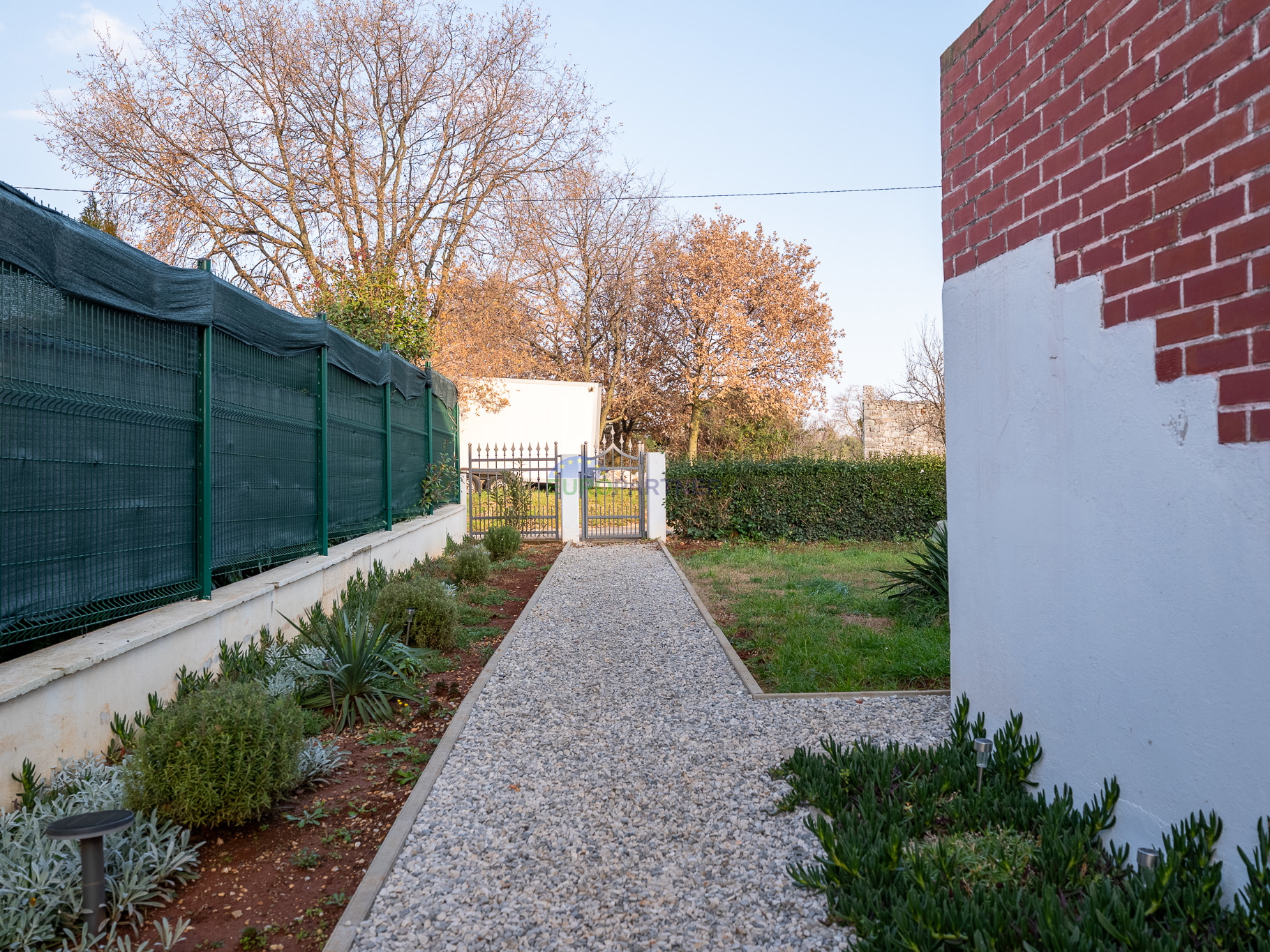 House&comma; 220 m2&comma; For Sale&comma; Pore&ccaron;