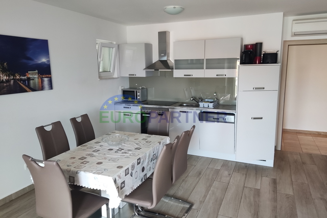 Komforan 4-sobni apartman blizu mora, 93 m2, Podstrana, prodaja