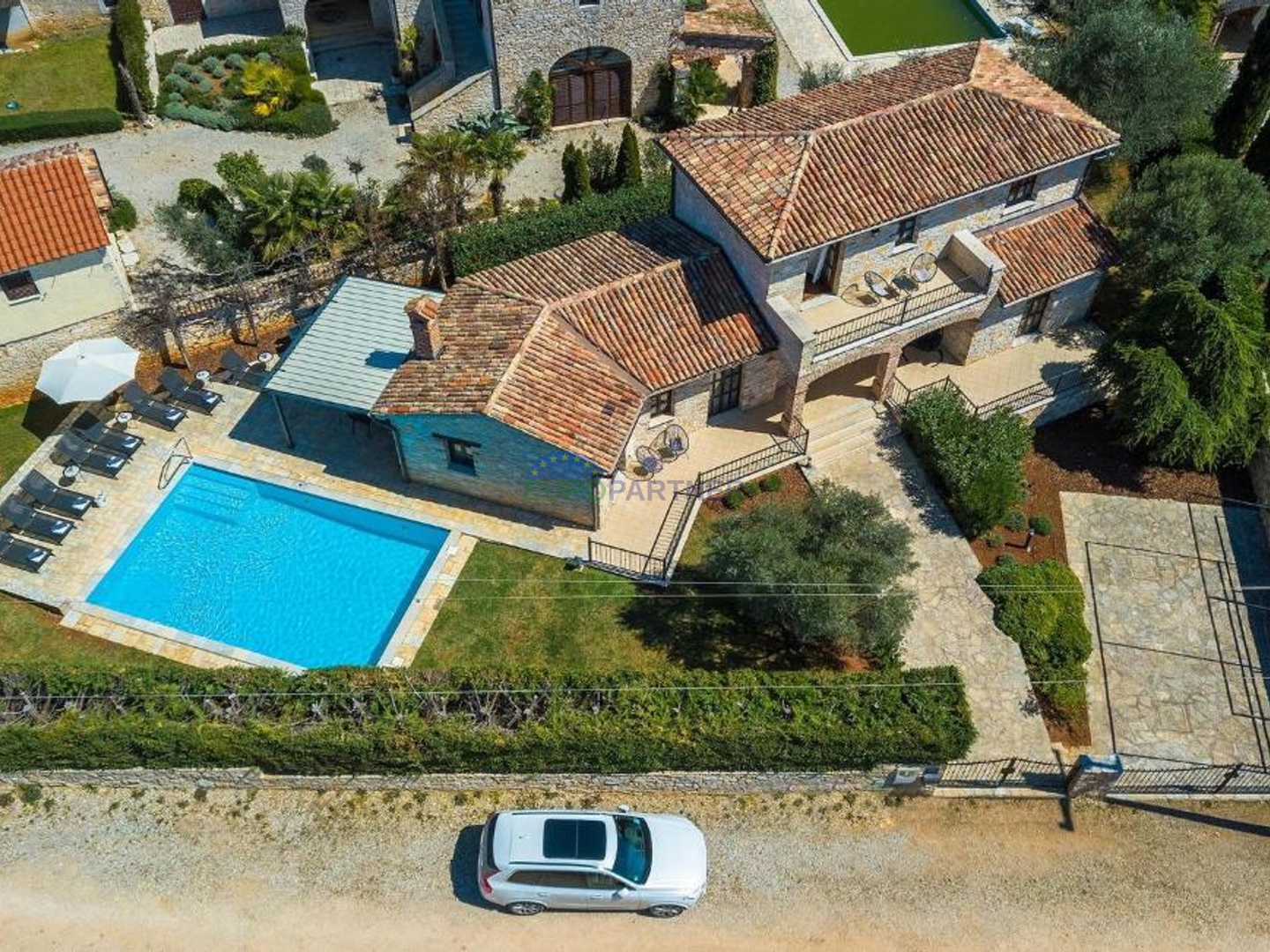 Steinvilla auf einem Hügel mit Blick auf das Meer, Višnjan, Istrien