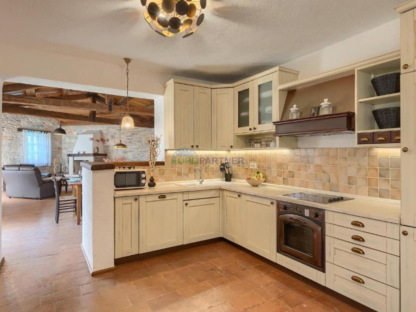 Steinvilla auf einem Hügel mit Blick auf das Meer, Višnjan, Istrien