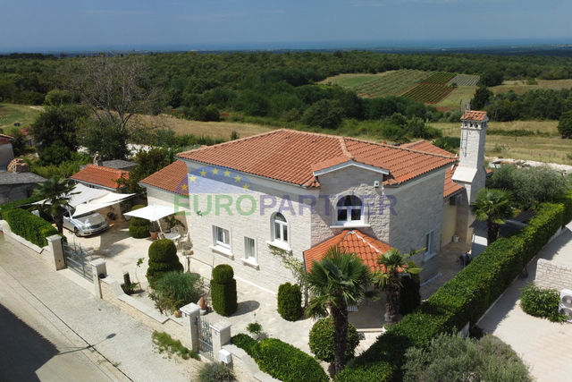 Mediterrane Villa mit Panoramablick auf das Meer