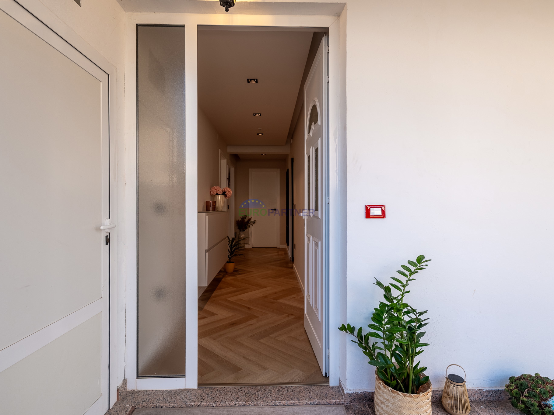 House&comma; 220 m2&comma; For Sale&comma; Pore&ccaron;