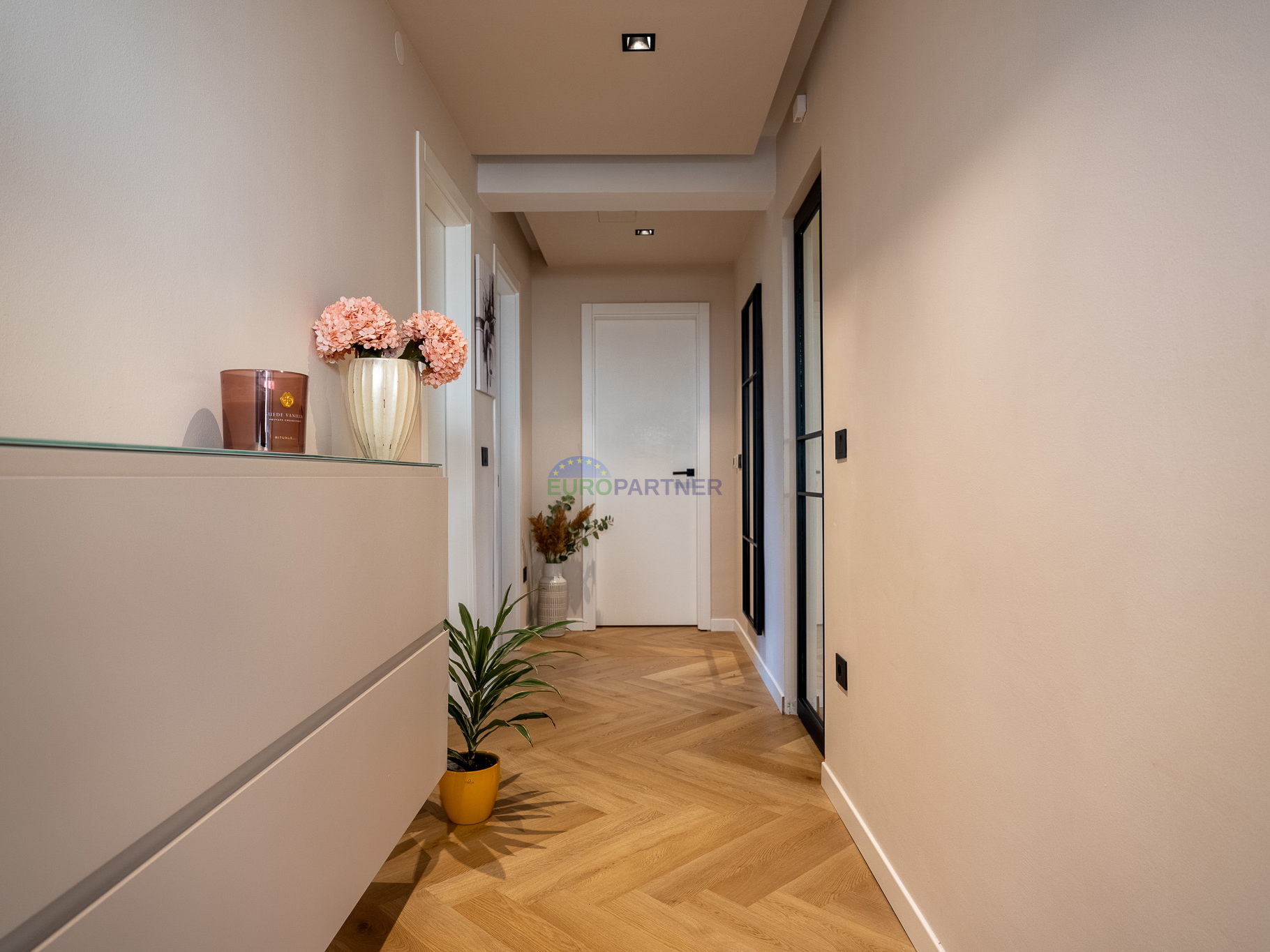 House&comma; 220 m2&comma; For Sale&comma; Pore&ccaron;