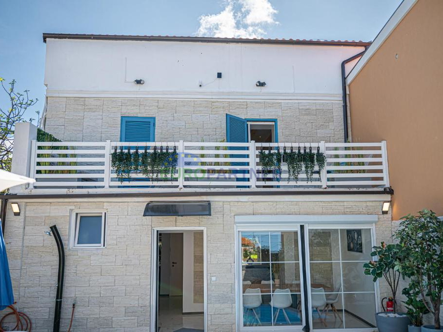 Renovirana istarska kamena kuća s bazenom – 3 km od Poreča