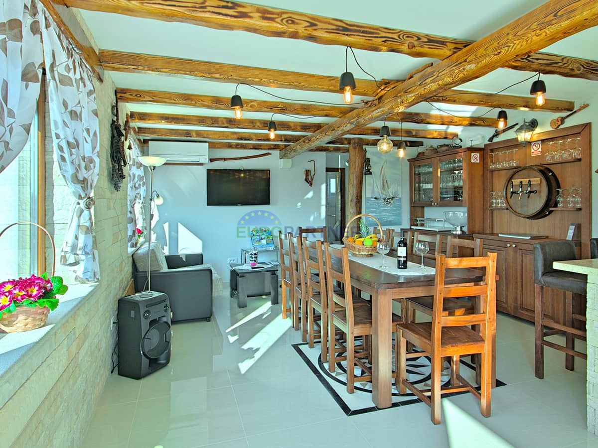 Istrien, Novigrad, Villa mit Pool an ausgezeichneter Lage