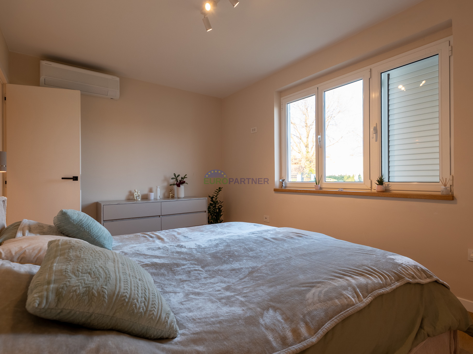 House&comma; 220 m2&comma; For Sale&comma; Pore&ccaron;