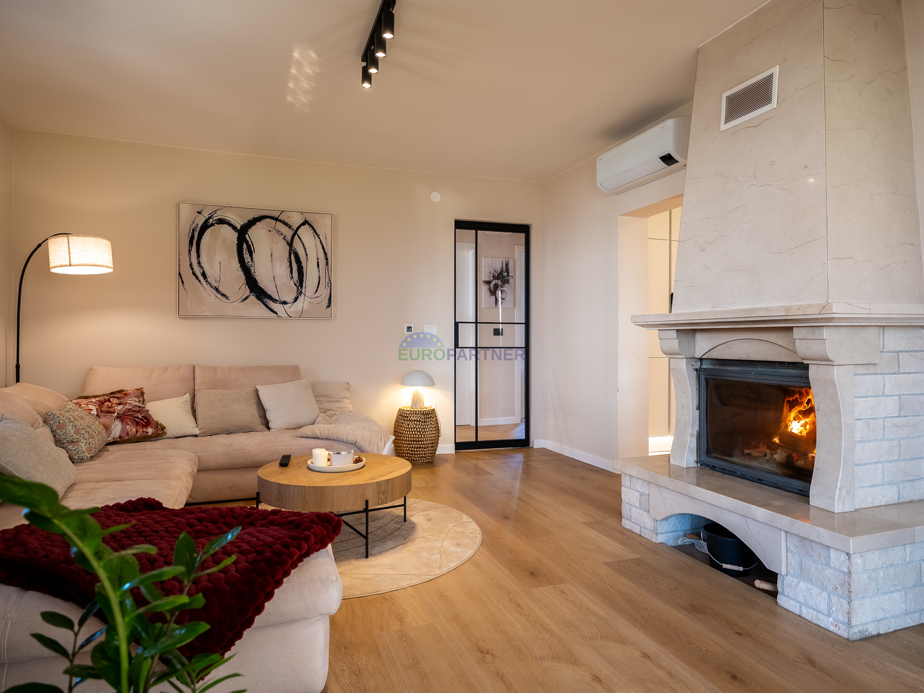 House&comma; 220 m2&comma; For Sale&comma; Pore&ccaron;