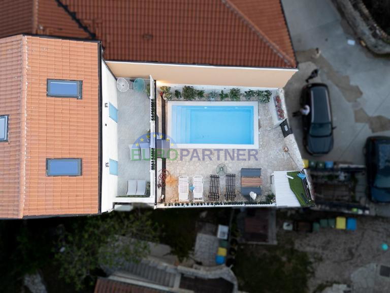 Renovirana istarska kamena kuća s bazenom – 3 km od Poreča
