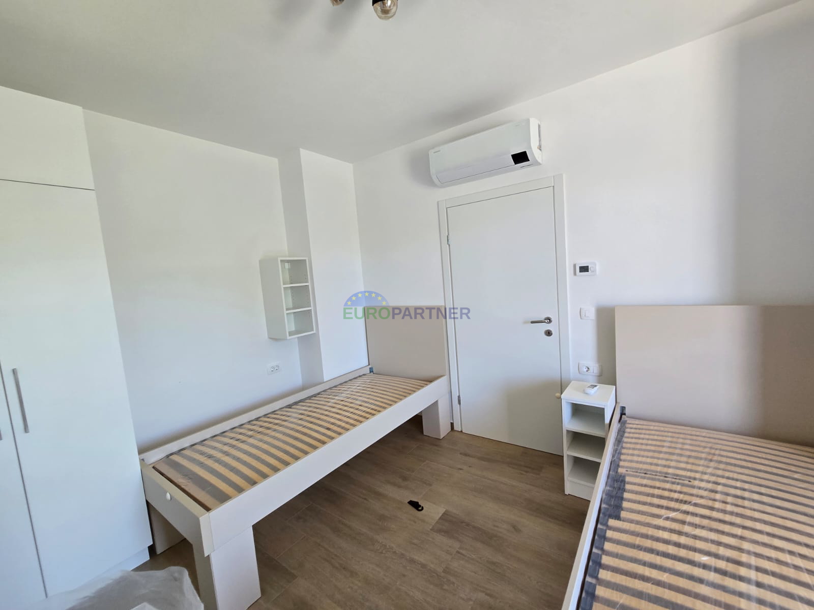 Elegantes modernes Doppelhaus mit Pool in Funtana