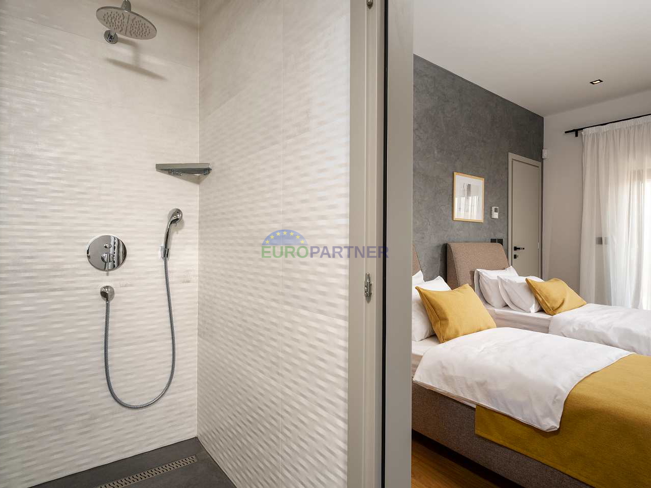 Moderna vila s pogledom na more, Poreč, 900m od mora