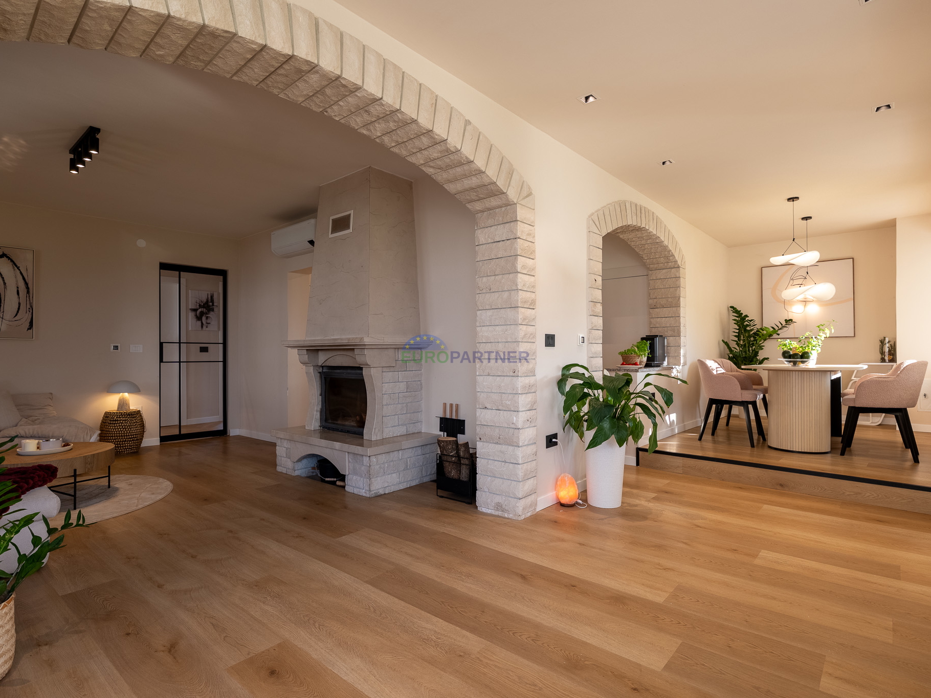 House&comma; 220 m2&comma; For Sale&comma; Pore&ccaron;