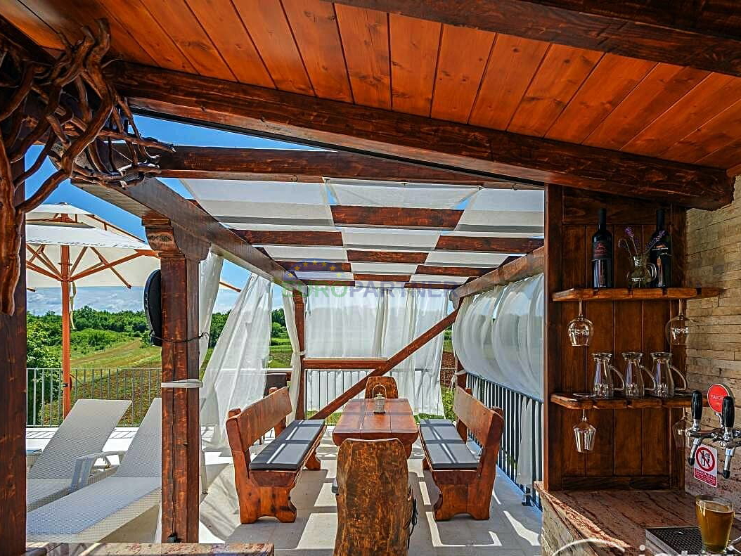 Istrien, Novigrad, Villa mit Pool an ausgezeichneter Lage