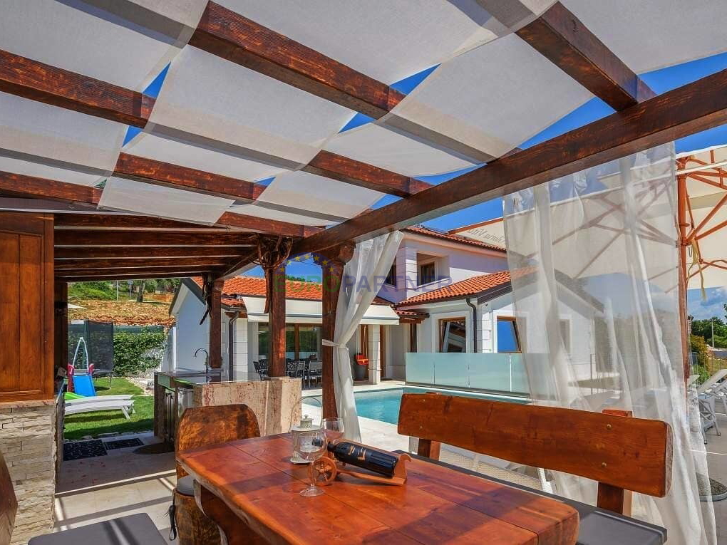 Istrien, Novigrad, Villa mit Pool an ausgezeichneter Lage