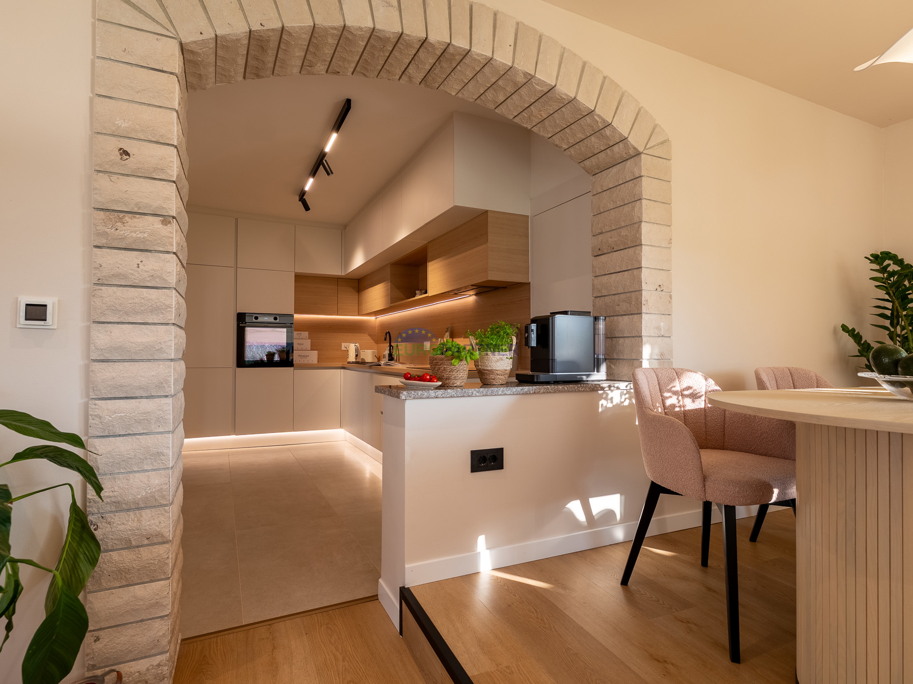 House&comma; 220 m2&comma; For Sale&comma; Pore&ccaron;