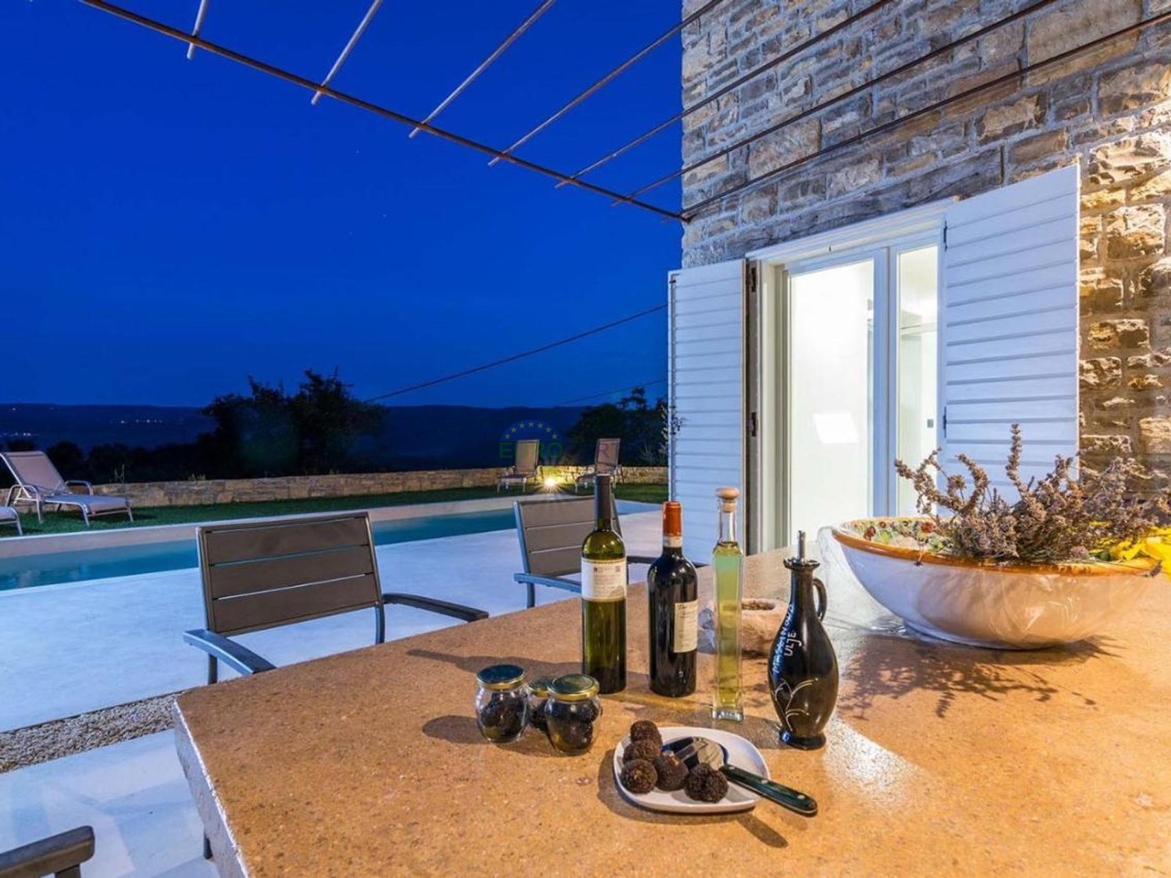 Istria, Motovun, casa in pietra con splendida vista nei dintorni di Motovun