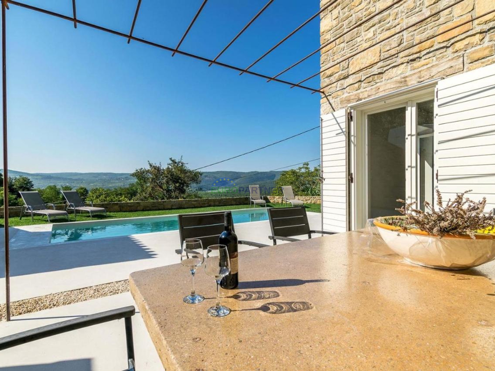 Istria, Motovun, casa in pietra con splendida vista nei dintorni di Motovun