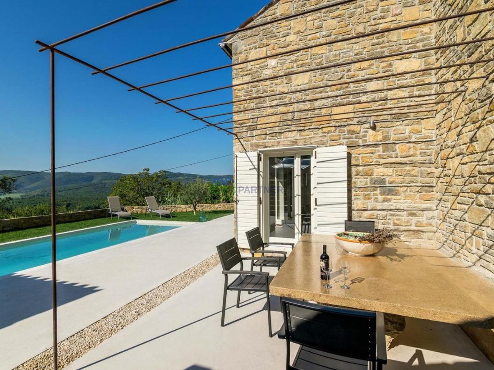 Istria, Motovun, casa in pietra con splendida vista nei dintorni di Motovun