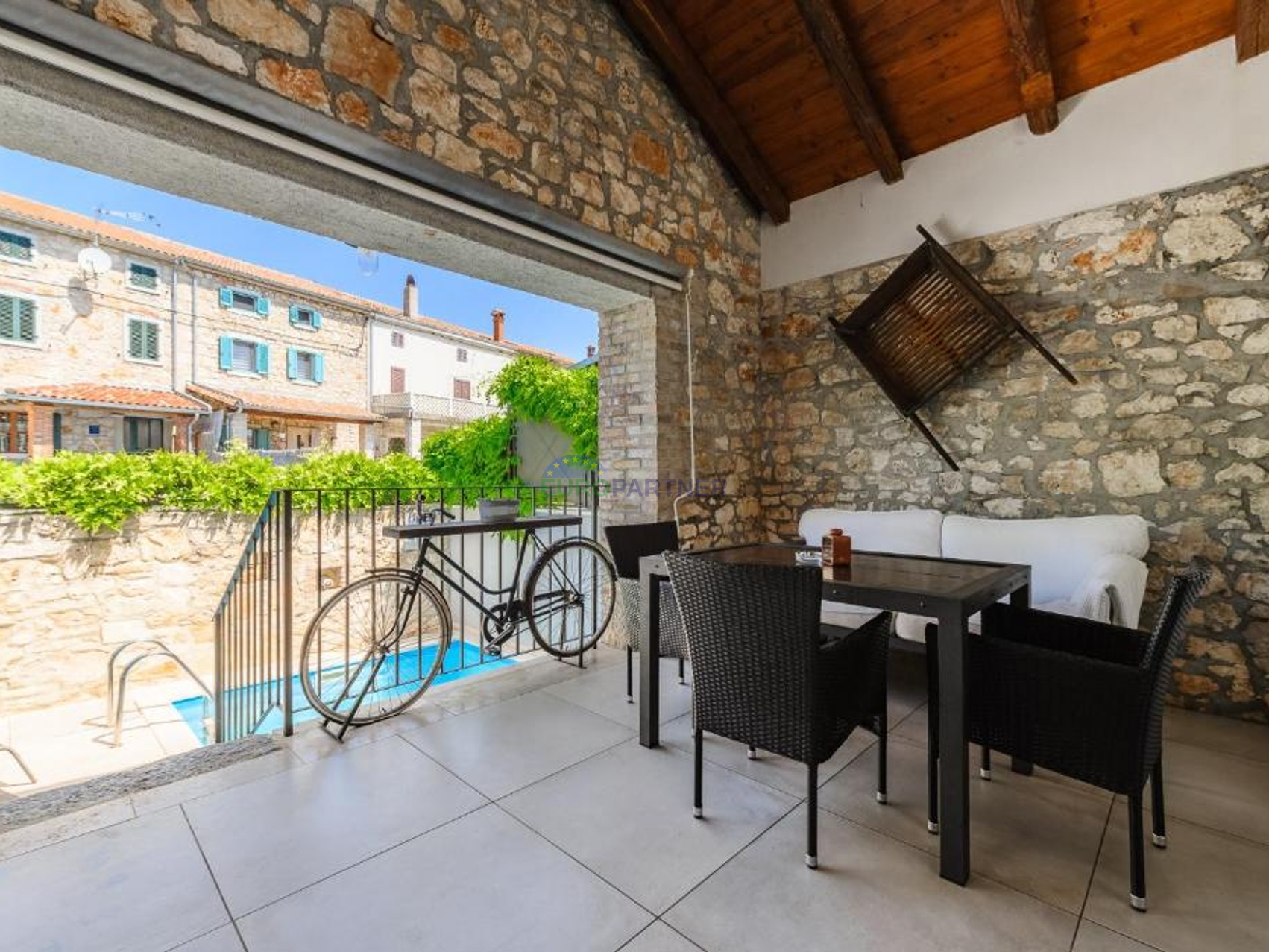 Poreč, surroundings, renovated stone house with a pool, 4km from the sea.