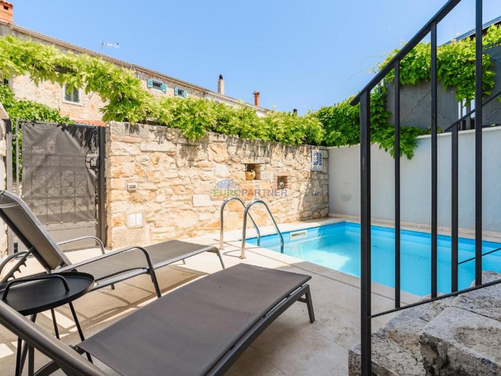 Poreč, surroundings, renovated stone house with a pool, 4km from the sea.