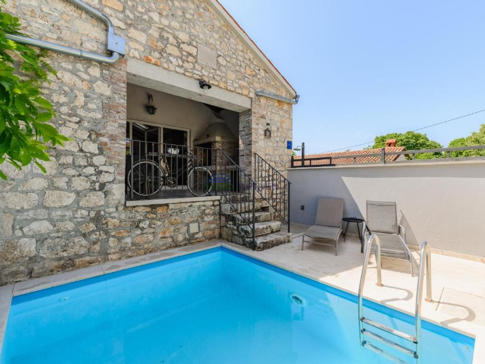 Poreč, surroundings, renovated stone house with a pool, 4km from the sea.